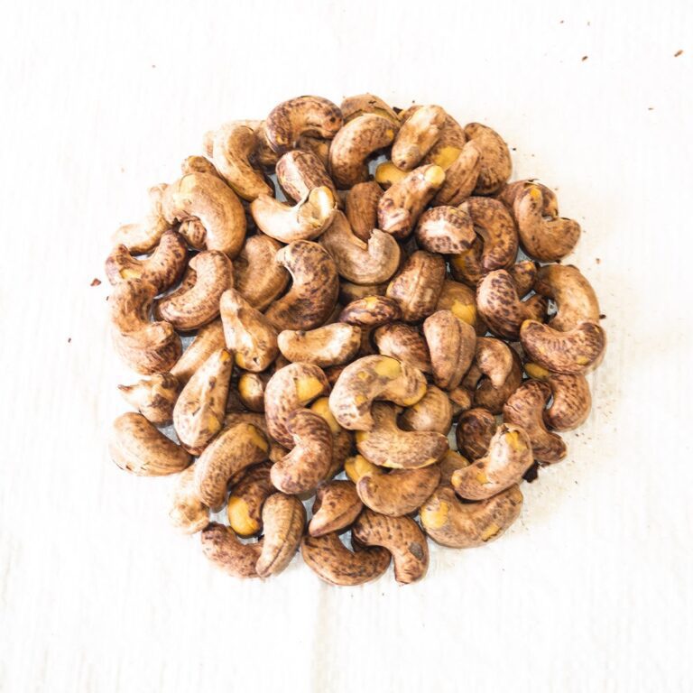 WW210 cashews roasted with skin