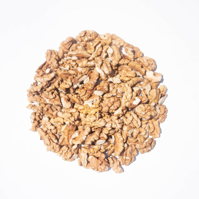 Imported walnut kernels Light quarters